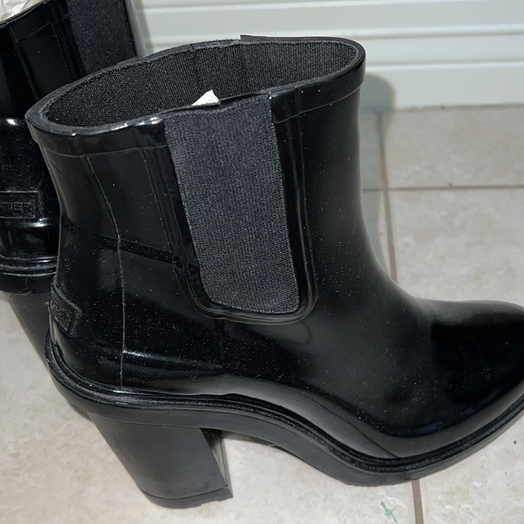HUNTER Chelsea Style High Gloss Heeled Ankle Rain Boots Sz 9 - Picture 6 of 10